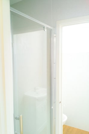 Shower - Apsley 4 Sleeps 2 With Free Wi-fi (Great Yarmouth)