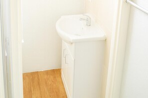 Shower - Apsley 4 Sleeps 2 With Free Wi-fi (Great Yarmouth)
