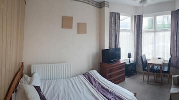 1 bedroom, iron/ironing board, free WiFi, bed sheets