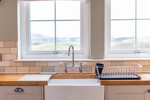 House | Private kitchen | Fridge, microwave, oven, stovetop