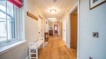 House | Living room | 30-inch TV with digital channels, fireplace