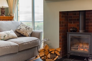 House | Living room | 30-inch TV with digital channels, fireplace