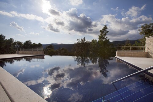 Park Hill Residences with private pool and garage, Istria