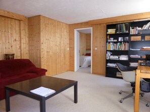 6 slaapkamers, een strijkplank/strijkijzer, reisbedje, wifi