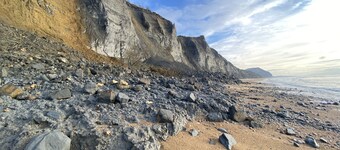 Cottage with sea and countryside views - sleeps 6