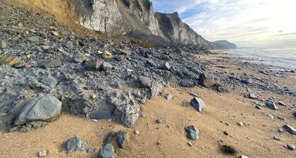 Cottage with sea and countryside views - sleeps 6