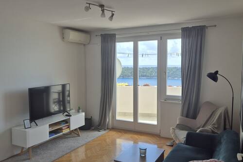 アパートメント (Two-Bedroom Apartment with Balcony an) | リビングルーム | テレビ