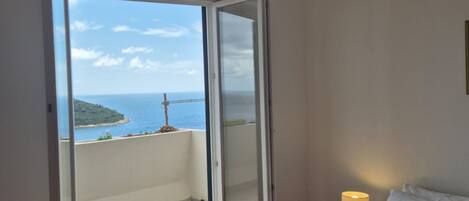 Apartment (Two-Bedroom Apartment with Balcony an)