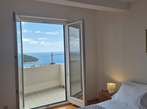 Departamento (Two-Bedroom Apartment with Balcony an) | 2 habitaciones y wifi 