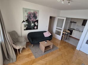 Lägenhet (Two-Bedroom Apartment with Balcony an) | Vardagsrum | Tv