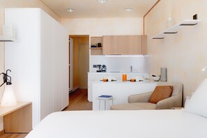 1 camera, una cassaforte in camera, ferro/asse da stiro