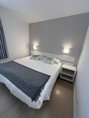 1 chambre, lit parapluie, Wi-Fi gratuit, draps fournis