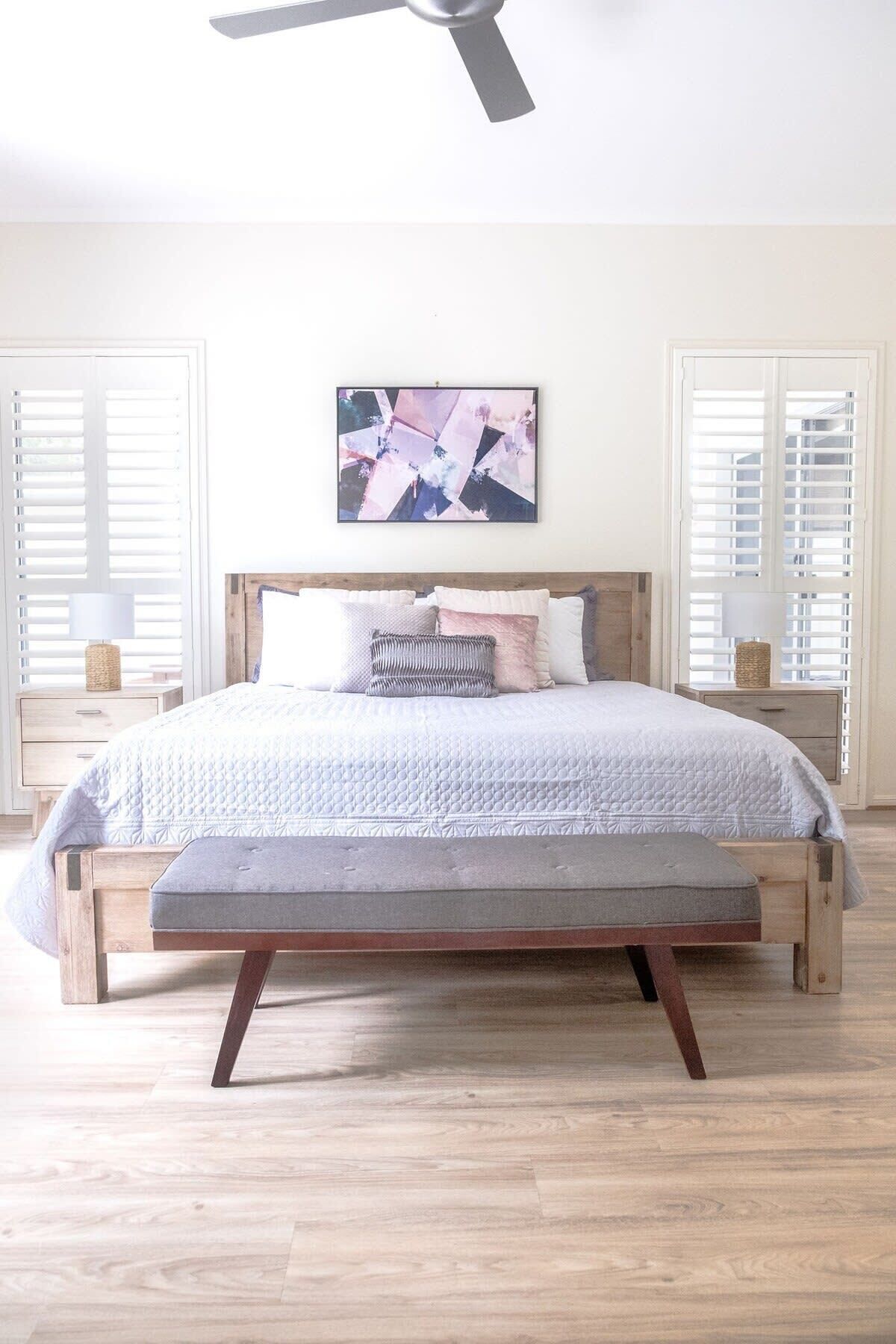 5 bedrooms, desk, iron/ironing board, travel cot