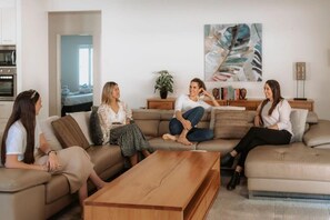 TV, Netflix, DVD player, streaming services