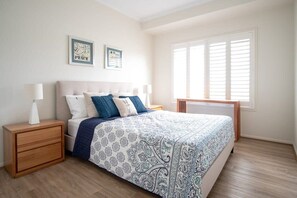 5 bedrooms, desk, iron/ironing board, travel cot