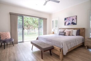 5 bedrooms, desk, iron/ironing board, travel cot
