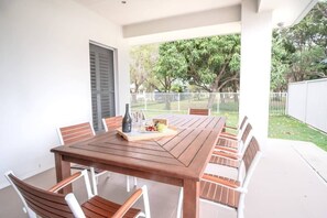 Outdoor dining - Golden Beach Family Home with Pool (Golden Beach)
