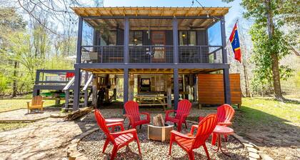 Riverfront Cottage - Get Away from It All!