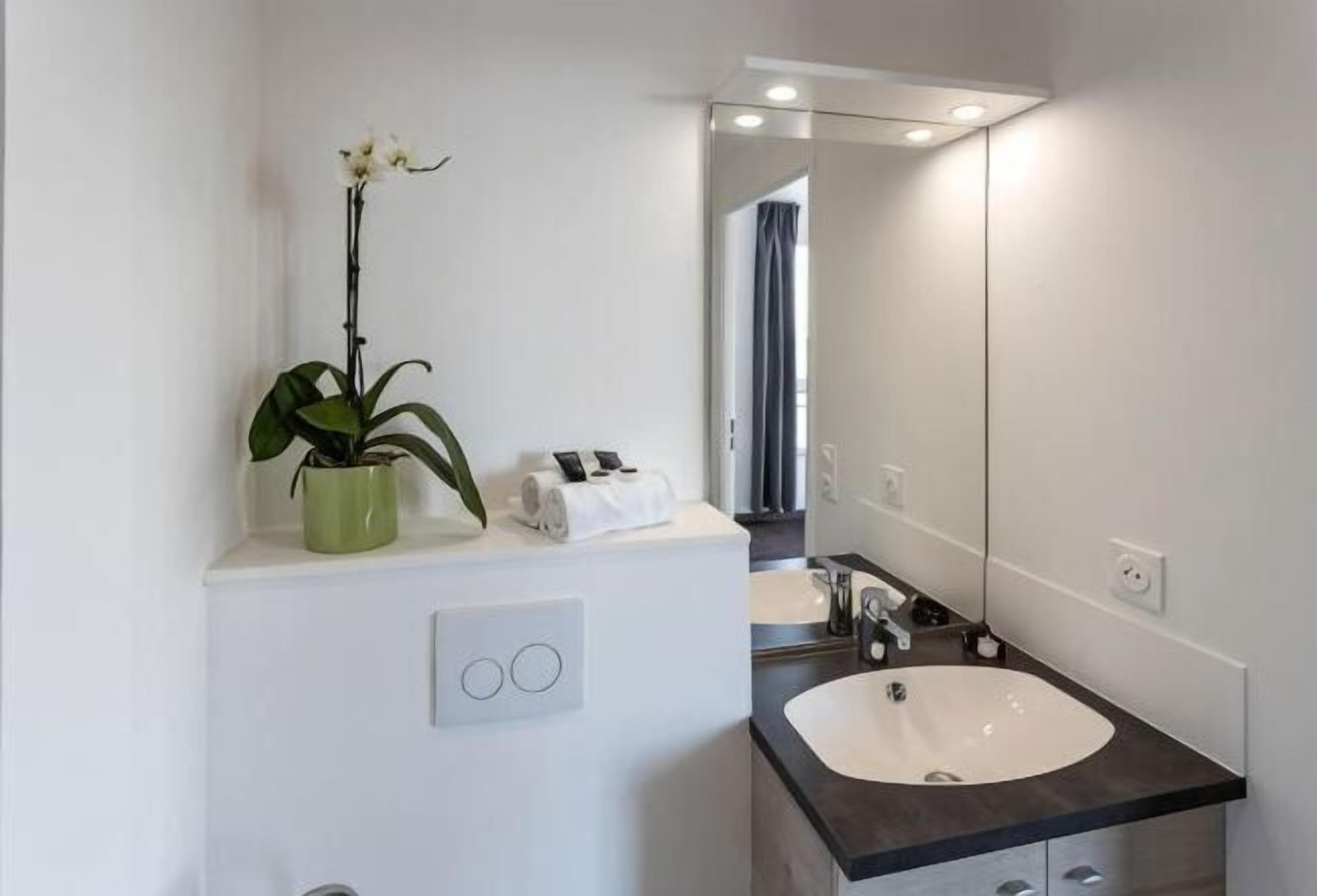 Baño | Ducha, secador de pelo y toallas