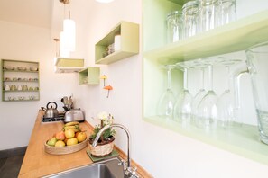 Fridge, microwave, stovetop, dishwasher