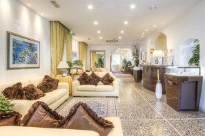 الم�نشأة من الداخل