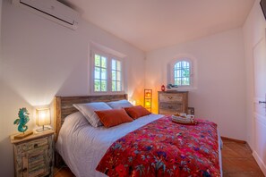 3 bedrooms, iron/ironing board, travel cot, free WiFi