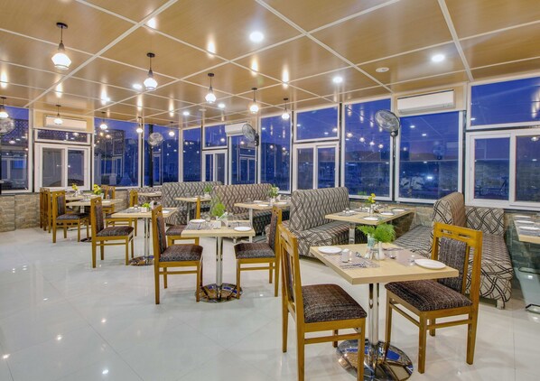 Bar (on property) - Jasoda Heritage Hotel Near Hawa Mahal (Jaipur)