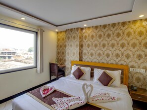 Executive Room | Soundproofing, free WiFi, bed sheets - Jasoda Heritage Hotel Near Hawa Mahal (Jaipur)