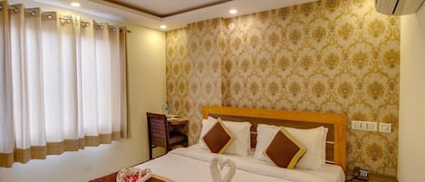 Executive Room | Desk, free WiFi