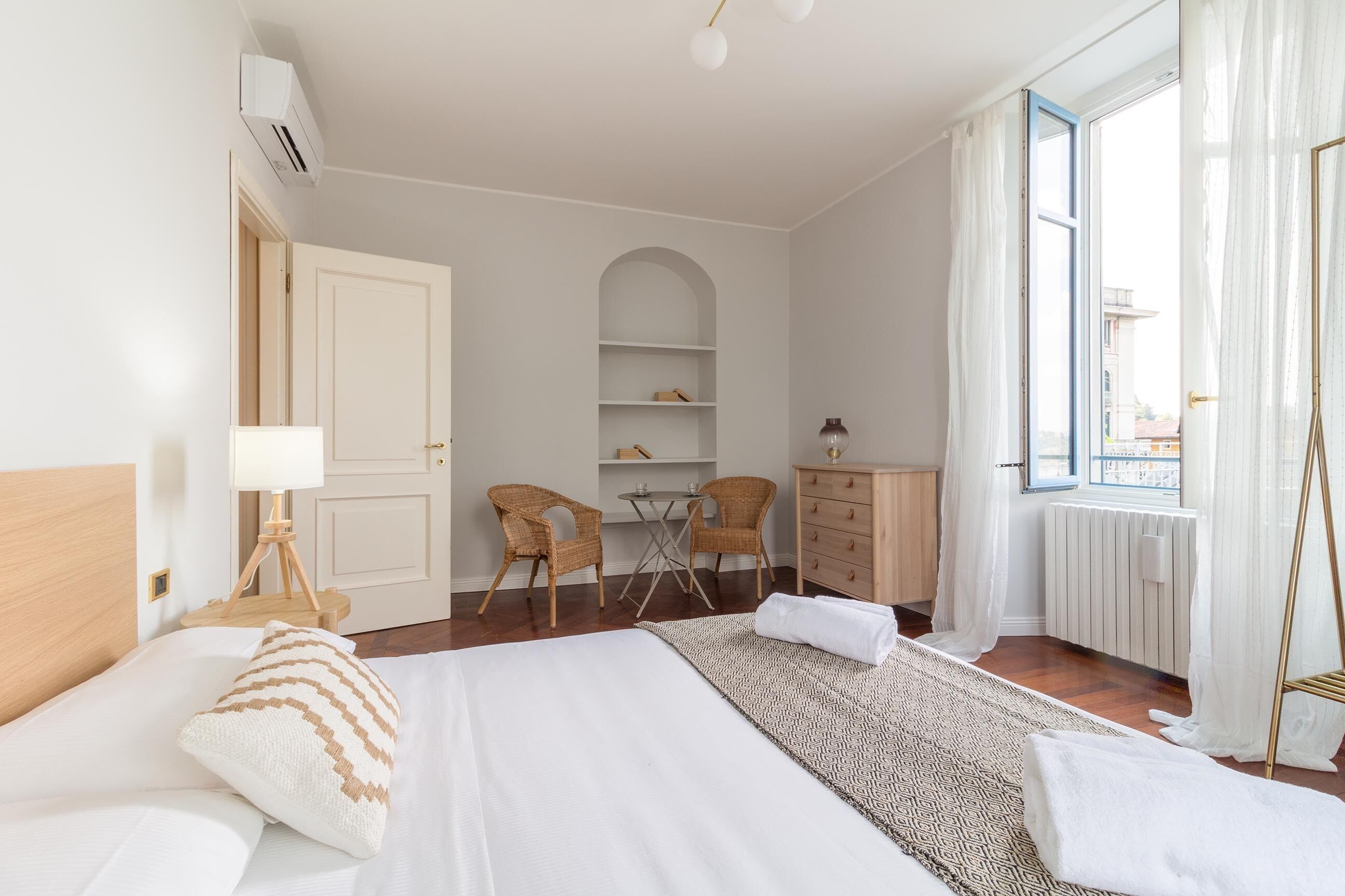 Familienapartment | 3 Schlafzimmer, hochwertige Bettwaren, Daunenbettdecken, Schreibtisch