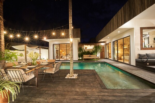 المنشأة من الخارج