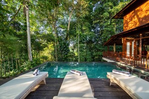 Villa básica, varias camas | Alberca | Alberca al aire libre 