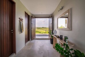 3 bedrooms - Peaceful Private Villa, 3 BR, Canggu With Staff (Canggu)