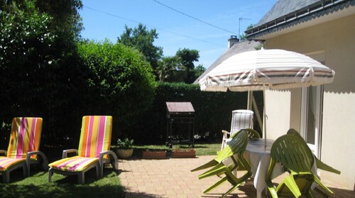 House in a cul-de-sac, very quiet village in Sarzeau enclosed garden
