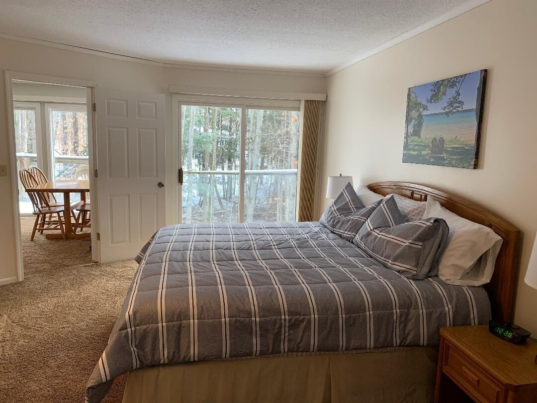 2 عدّة غرف نوم ومكواة/لوح كي وواي فاي وملاءات أسرّة