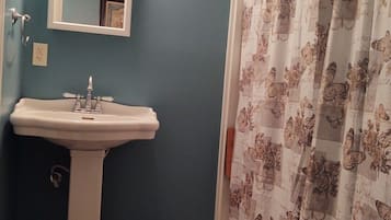 淋浴設備、坐浴桶、廁紙