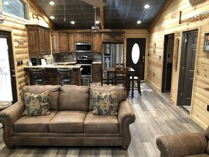 TV, peis, smarthøyttalere og stereoanlegg