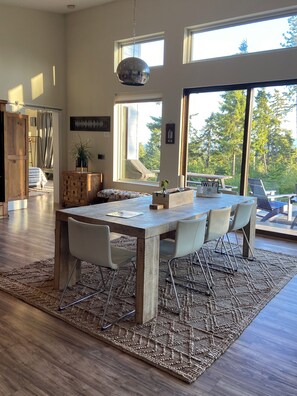 Dining - Modern Mountain View Getaway - 26 Acres (Lyle)