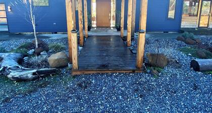 Modern Mountain View Getaway - 26 Acres