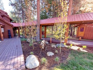 Terrace/patio - Birch Room 10 - loft room at The Inn At Mazama (Mazama)