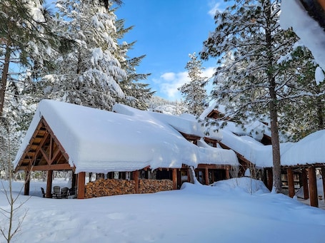 Exterior. Birch Room 8 - loft room at The Inn At Mazama