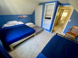 4 bedrooms, iron/ironing board, free WiFi, bed sheets