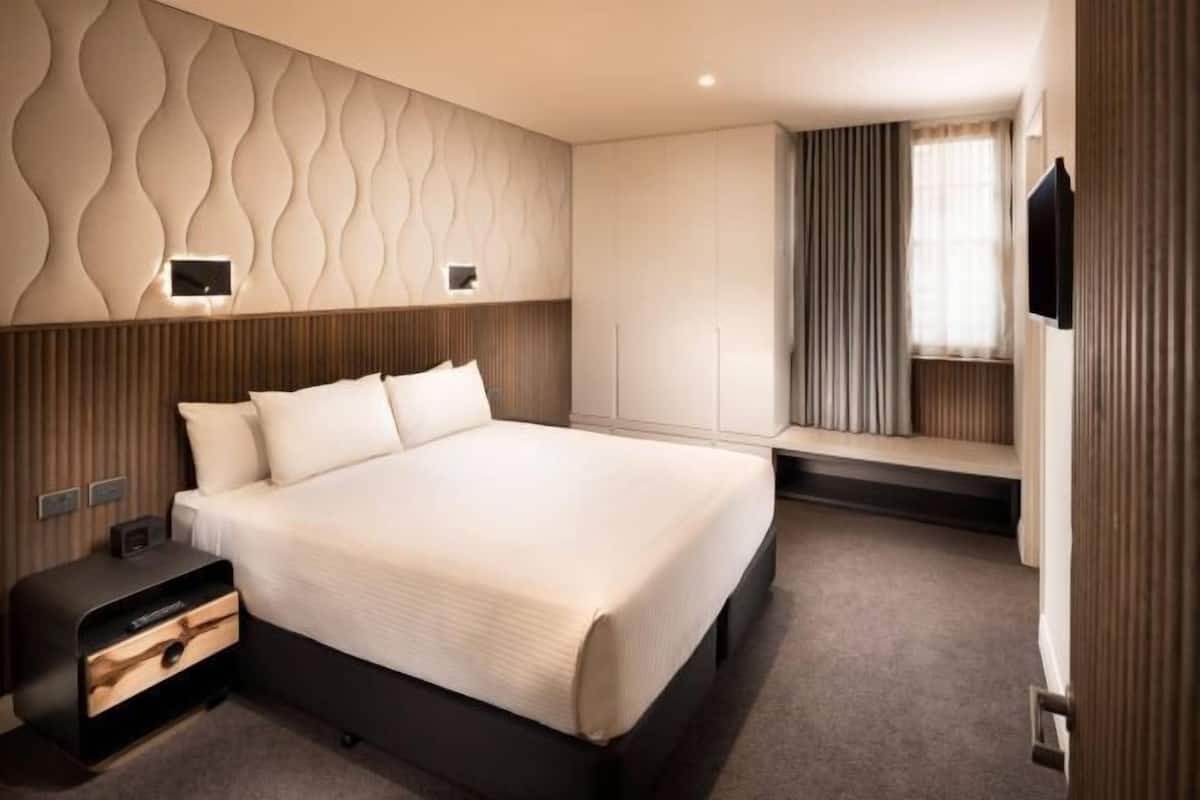 Minibar, in-room safe, individually furnished, desk