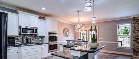 Refrigerador, microondas, horno, placa de cocina