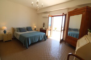 2 bedrooms, iron/ironing board, bed sheets