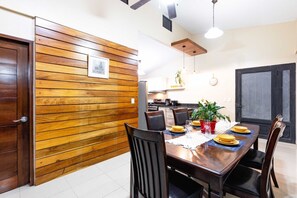 Dining - In the middle of the best beaches, private house with pool. (Tamarindo)