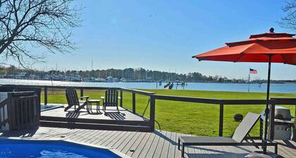 Waterfront w/private pier, pool, Hot Tub, kayaks and in town.  Fireplace in LR.