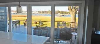 Waterfront w/private pier, pool, Hot Tub, kayaks and in town.