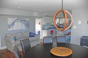 Smart TV, fireplace - Waterfront w/private pier, pool, Hot Tub, kayaks and in town. (Rock Hall)