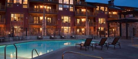 Piscine extérieure, piscine chauffée